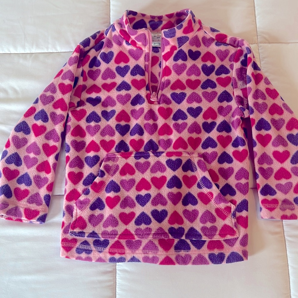 Colorful hearts Hanna Andersson fleece zip.  Front pockets. 4T